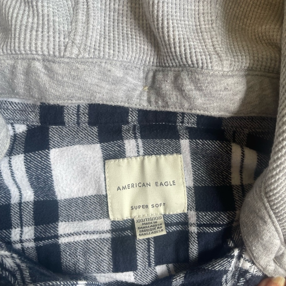 American Eagle Outfitters Super Soft Navy and White Plaid Shirt - Picture 4 of 8